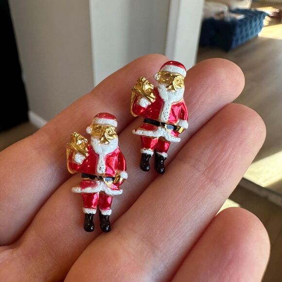 Vintage enamel Santa with Toy Sack Earrings Vintage Christmas Santa Jewelry - Picture 1 of 2